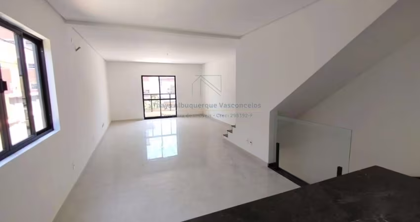 Casa Sobreposta Alta Duplex a Venda com 3 Suítes, Varanda e Piscina, no Embaré em Santos /SP