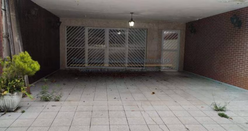 Casa Térrea Locação - R$ 8.800,00 + Iptu - 4 dorm. sendo 1 suie com Piscina e churraqueira - 3 vagas.