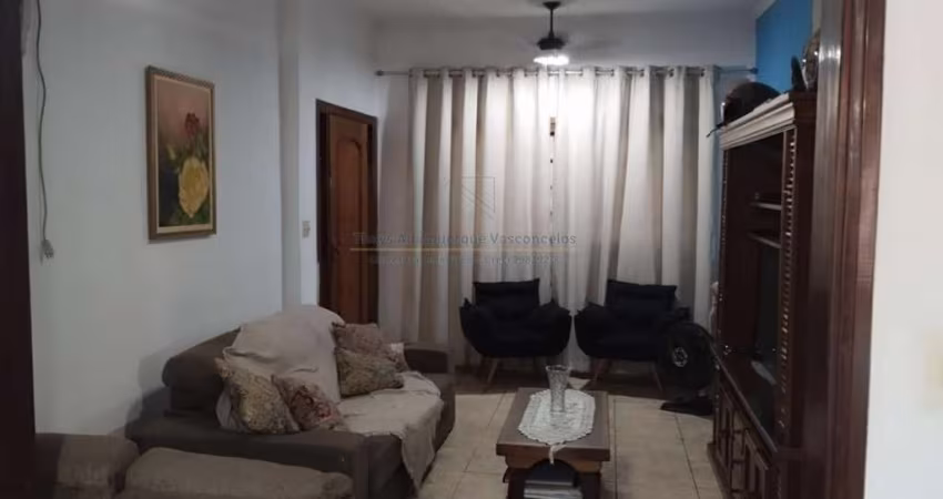 Casa a venda na ZN - 275 m² - Bom Retiro em Santo, 3 dormitórios, 2 banheiros, 4 vagas e Piscina com Churrasqueira