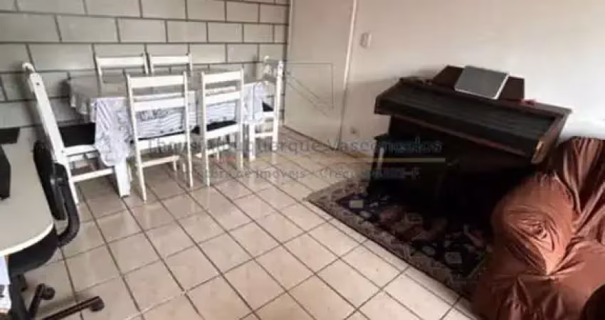 Aprtamento à venda 75 m² - Encruzilhada - Santos - 3 dormitórios, sala, banheiro social, cozinha, área de serviço e com 1 vaga demarcada.