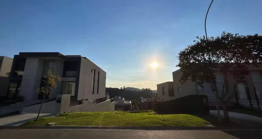 Terreno em condomínio para venda em santana de parnaíba, alphaville residencial genesis 2