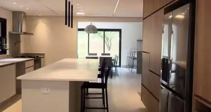 Uma belíssima mansão disponível para locação no tamboré 1, recém reformada com móveis planejados todos novos e mobiliada!
