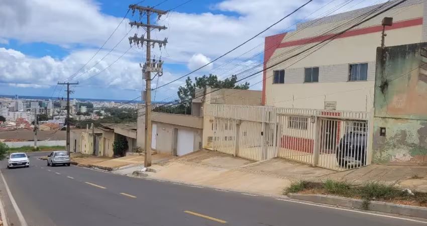 APARTAMENTO DE DOIS QUARTOS NO BAIRRO CANDEIAS 