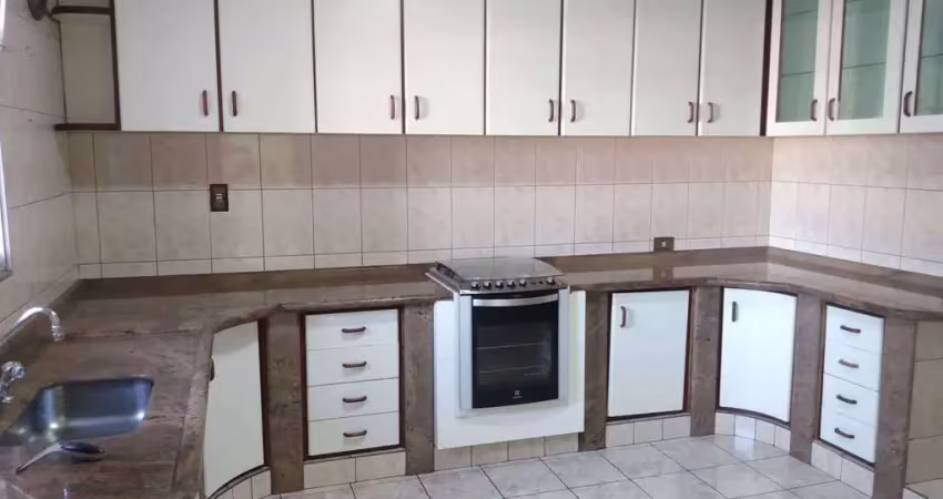 Casa com 3 quartos à venda na Rua Ipê, Jardim Estrela, Mauá