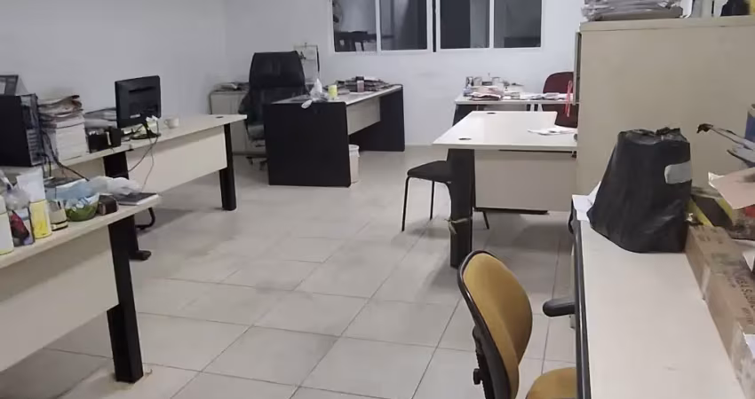 Barracão / Galpão / Depósito com 5 salas para alugar na Rua Luciano Silva, 475, Vila das Belezas, São Paulo