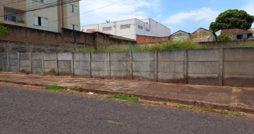 Área à venda no Bairro Osvaldo Rezende