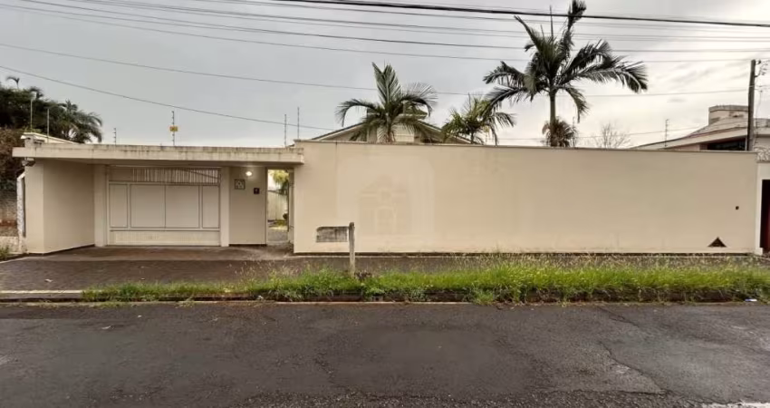 Casa Sobrado à venda no bairro Cidade Jardim em Uberlândia.