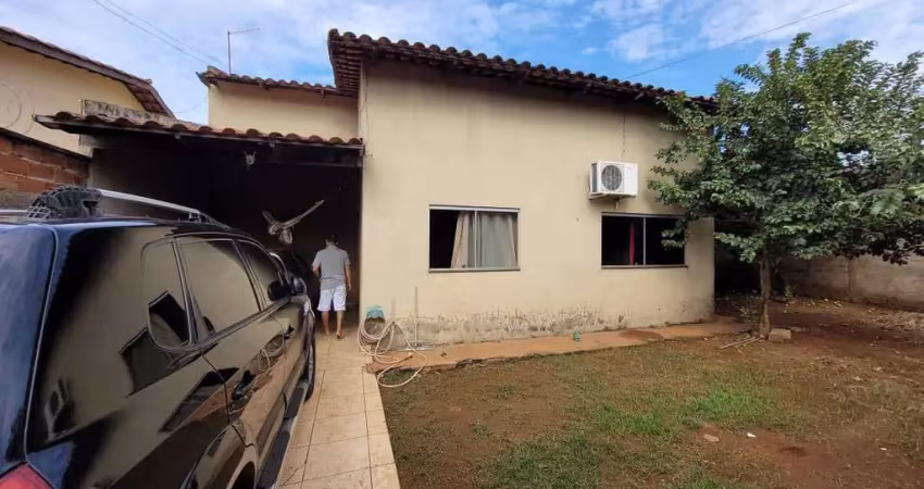 Casa para Venda em Aparecida de Goiânia, Jardim Helvécia, 3 dormitórios, 1 suíte, 2 banheiros, 2 vagas