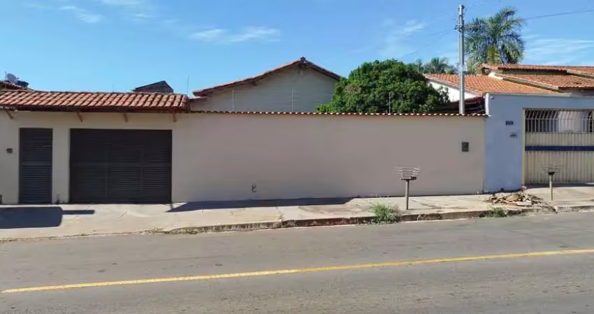 Casa para Venda em Aparecida de Goiânia, Residencial Village Garavelo, 4 dormitórios, 1 suíte, 3 banheiros, 4 vagas
