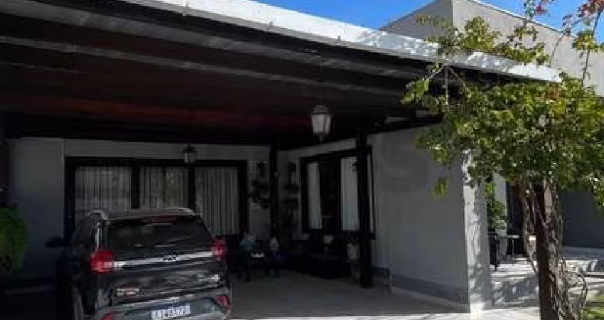 Casa a 300m do mar, com 3 suítes, zona velha Balneário Rincão