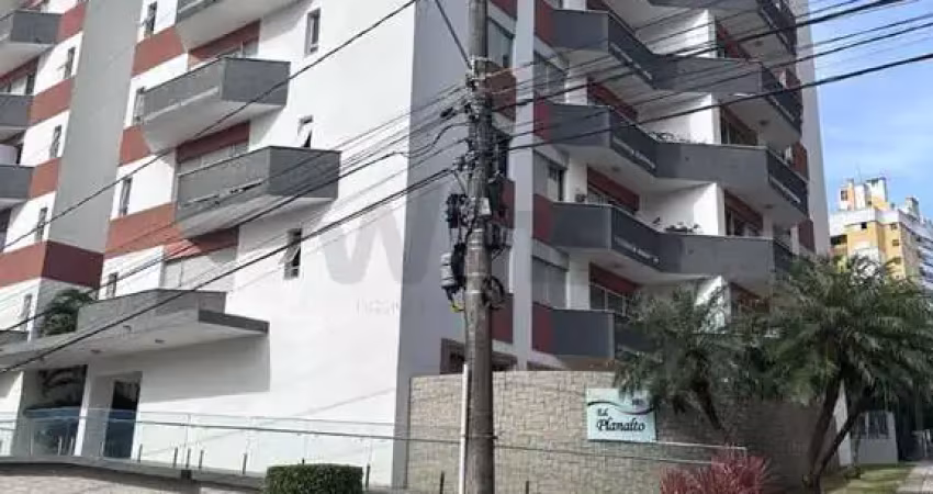 Apartamento finamente mobiliado, andar alto, vista livre