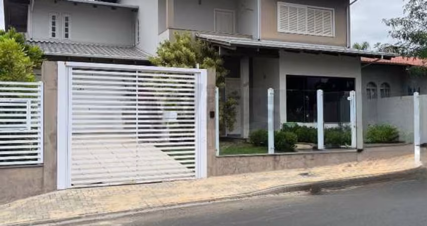Casa comercial à venda em Içara! Localizada próxima ao Hospital São Donato, à Prefeitura Municipal de Içara