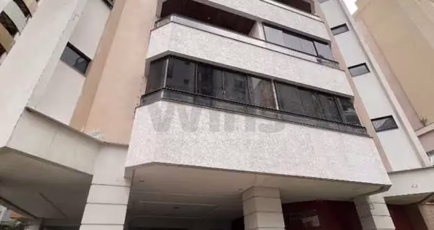 Apartamento amplo 3 dormitórios 1 suíte com sacada no centro 2 garagens