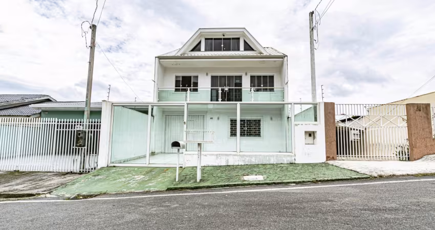 Sobrado triplex no Centro de Quatro Barras