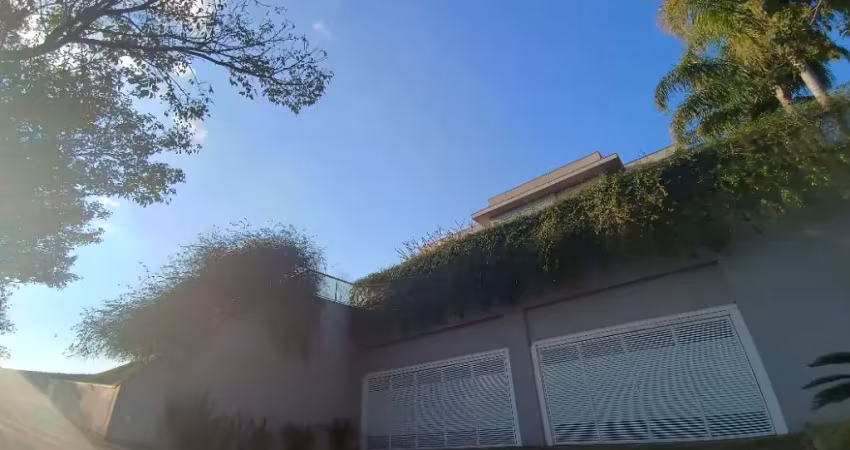 Casa condomínio fechado ,áreas integradas referência em luxo e aconchegante ao mesmo tempo, iluminação natural em todos ambientes.