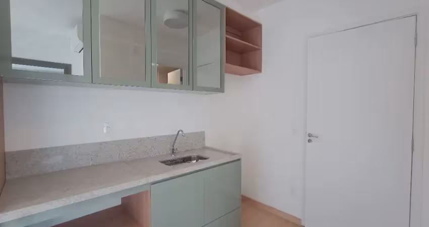 Studio pinheiros/faria lima: 44m², varanda, lazer e conforto.