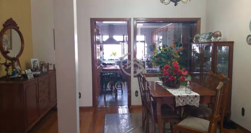 Apartamento amplo no centro da cidade.