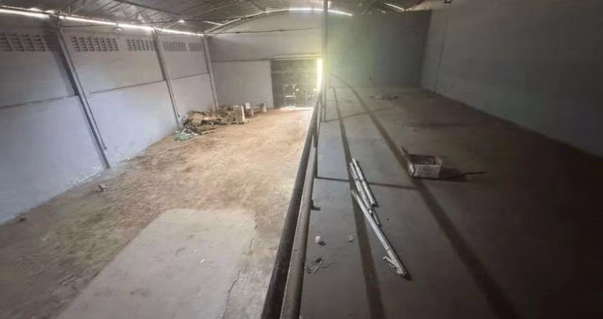 Galpão com fácil acesso 560m2