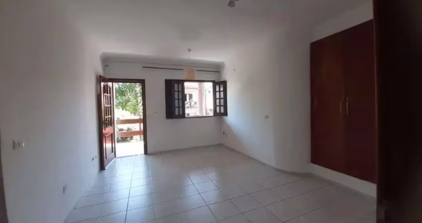 Localização estratégica, casa em condomínio fechado