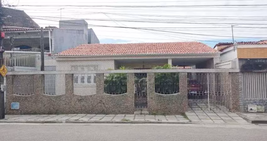 Vende-se excelente casa 7 quartos na parquelândia!!!