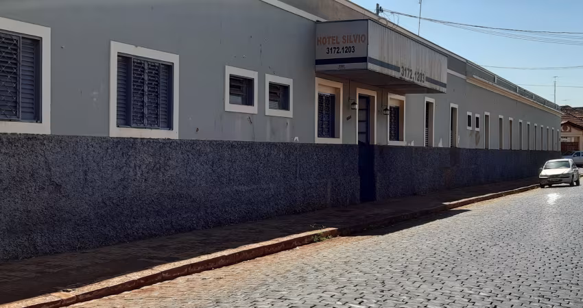 Prédio Comercial para Hotel, mas com ajustes pode ser usado para outras.