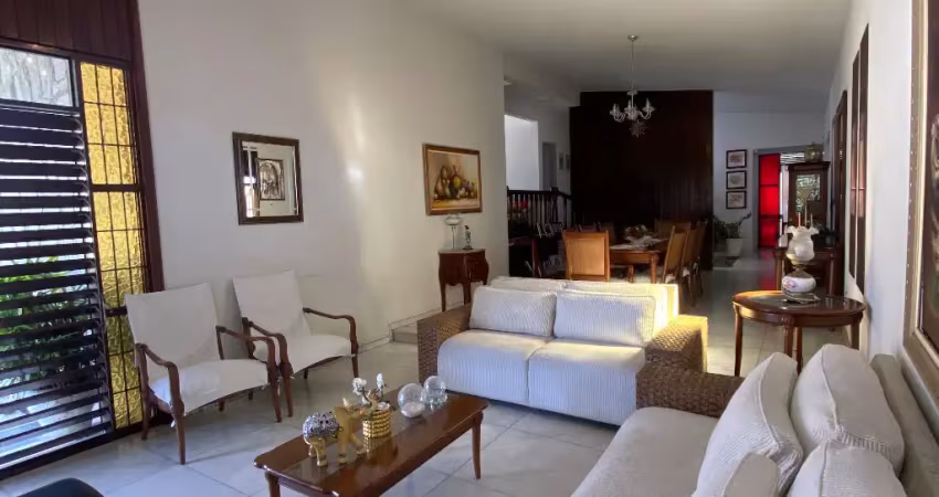CASA AMPLA À VENDA NO BAIRRO TAMBIA