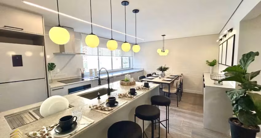 Apartamento totalmente reformado, mobiliado e decorado, 2 quartos, 1 suíte, 1 vaga, à venda no bigorrilho
