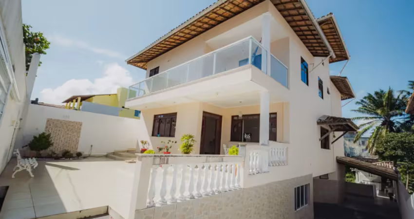 Casa Triplex 5/4 em Vilas do Atlântico.