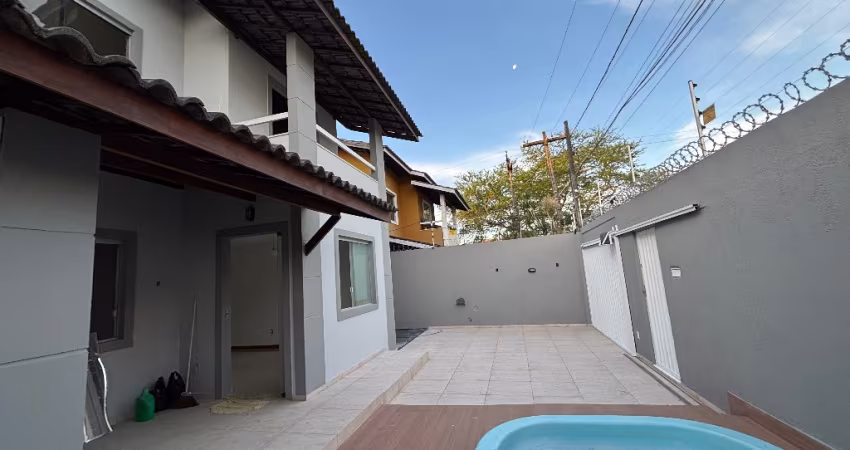 Cada solta para venda no Centro de Lauro de Freitas.