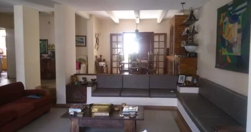 Jardim Normandia, excelente casa em dois pavimentos, com 305 m2
