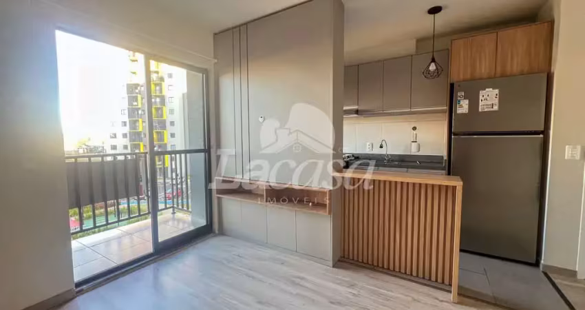 Imobiliária la casa aluga: apartamento novo e semi mobiliado, no condomínio vista batel!