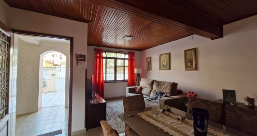 Casa tipo sobrado localizada no bairro Aparecida