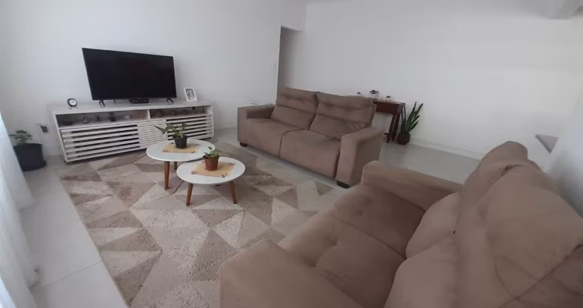 Apartamento 3 dormitórios, sendo 1 suíte.