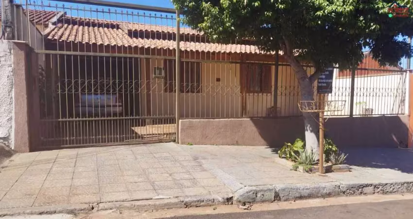 Casa com 3 quartos à venda no Conjunto Habitacional Violim, Londrina 