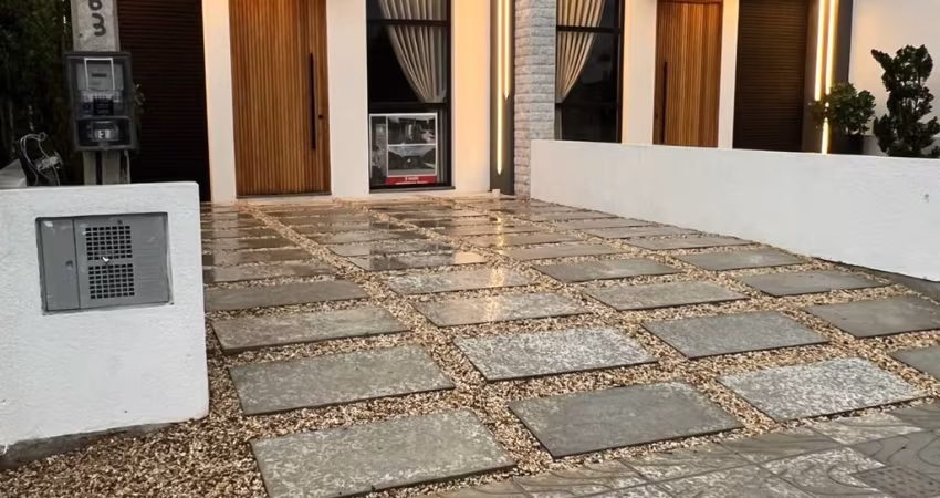 LINDÍSSIMA CASA COM ACABAMENTO EXCELENTE NO BAIRRO GUARANI!