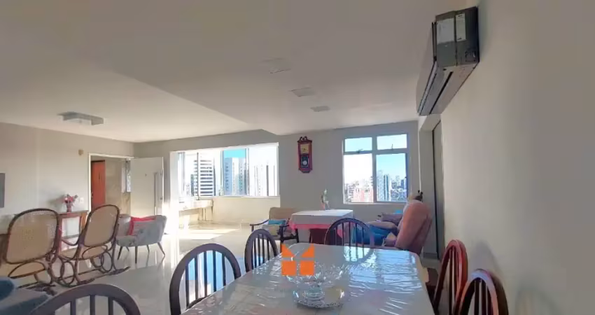 Lindo e reformado apartamento com 213m2 no Espinheiro!