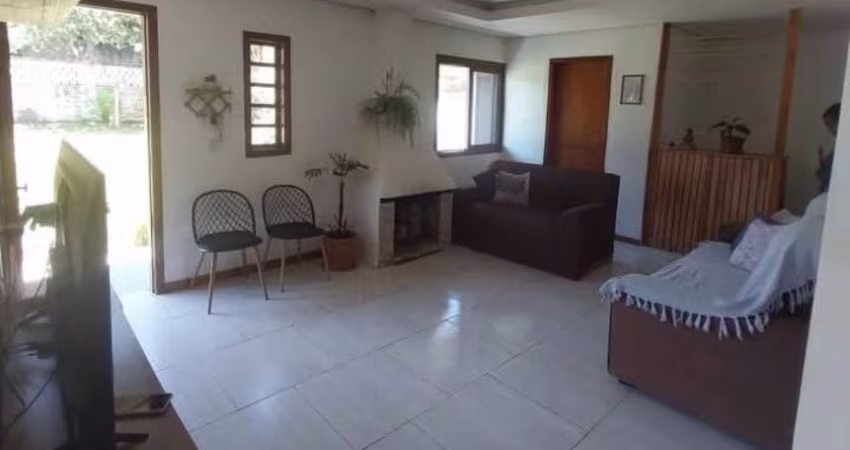 Casa dupla e ampla, multi funções com quiosque e muito mais. 
