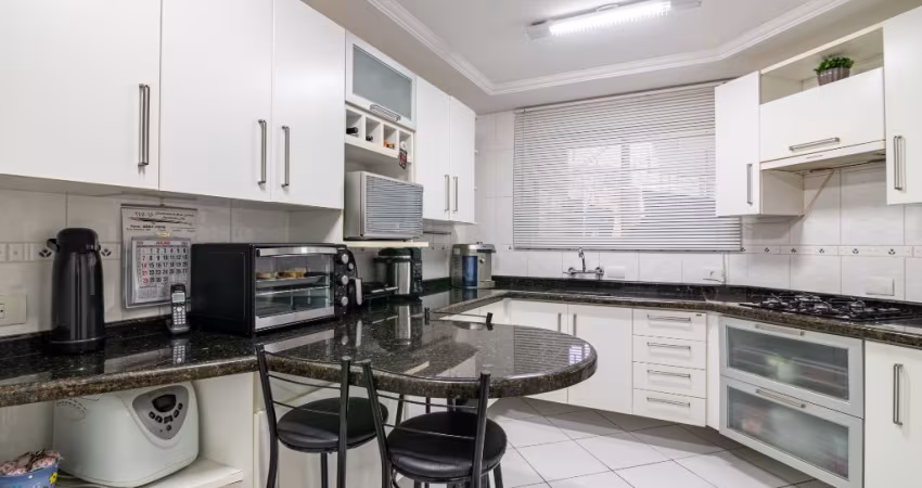 sobrado em condominio a 5 Min. do centro em condominio fechado com terreno
