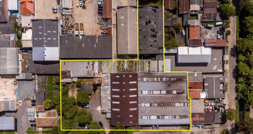 <p>Barracão de 3.477 m² em terreno de 5.250 m² localizado em Zona de Serviço, na Rua das Carmelitas, uma das principais vias do Boqueirão.</p><p> </p>