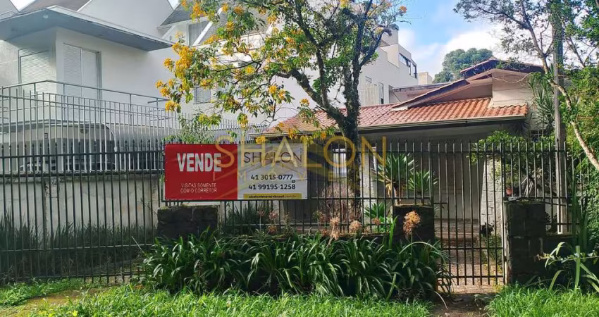 <p>Terreno ZR3 com 410M2 com uma casa averbada no Cristo Rei</p>