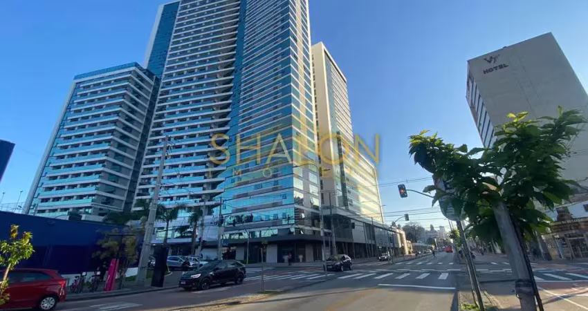 <p>studio com sacada, vaga de garagem, portaria 24h, proximo ao shopping estação</p>