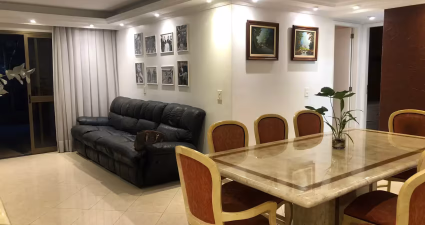 Alugo apto de 2 quartos o 3 quarto foi incorporado a sala 2 vagas de garagem no subsolo