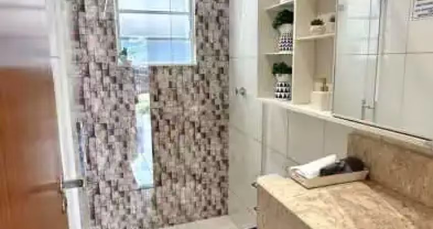 Casa à venda na Estrada Luiz Mário da Rocha Lima, Austin, Nova Iguaçu - RJ