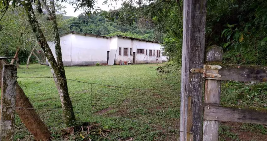 Sítio à venda na Estrada do Aviário, Xerém, Duque de Caxias - RJ