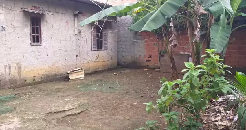 Casa à venda na Rua Augusto José, Capivari, Duque de Caxias - RJ