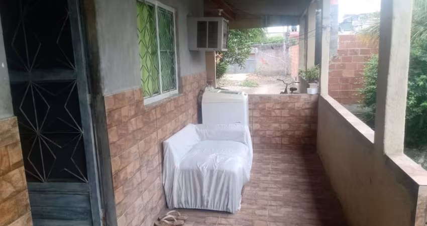 Casa à venda na Rua EE, Jardim Anhangá, Duque de Caxias - RJ