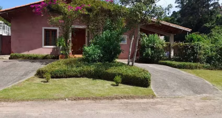 Casa à venda na Rua Ouro Preto, Chácara das Paineiras, Carapicuíba - SP