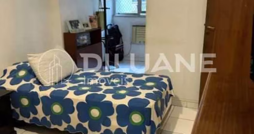 Apartamento à venda na Avenida Prado Júnior, Copacabana, Rio de Janeiro - RJ