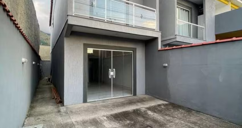 Casa à venda na Avenida Abílio Augusto Távora, Palhada, Nova Iguaçu - RJ