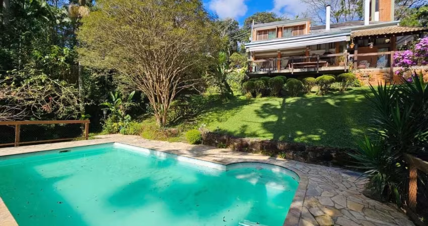 Casa à venda na Estrada Fazendinha, Jardim Ana Estela, Carapicuíba - SP